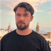 profesor con 6 años experiencia enseña online y presencial